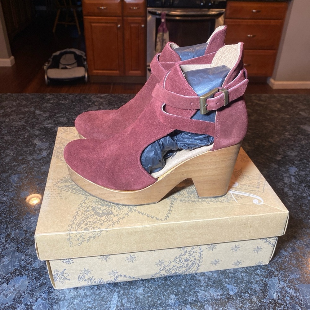 Free People Cedar Clog In Suede Merlot Women’s Size 36 US 6 NIB